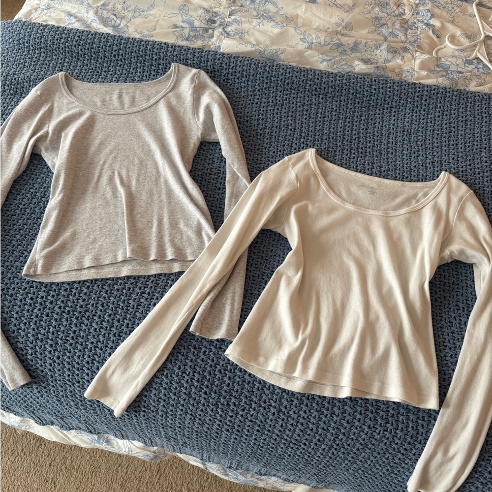 Brandy Melville Long Sleeve Scoop Neck Tops - Light Gray and Cream